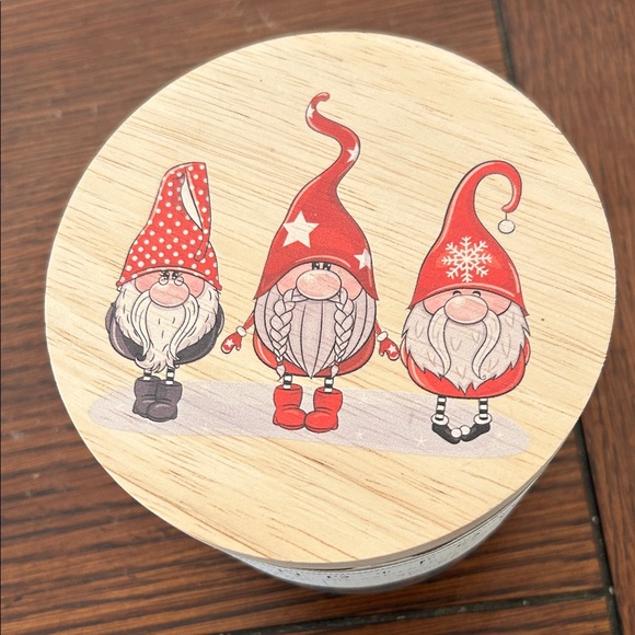 Sand + Fog Holiday Berry Candle - White Soy Wax Blend - Picture 2 of 5